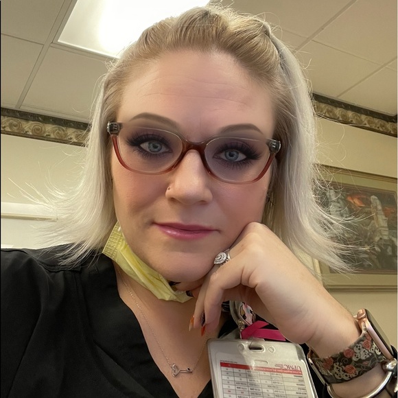 I’m a wife and mom of 3. I love tattoos, roses, and coffee :-) - Picture 2 of 4